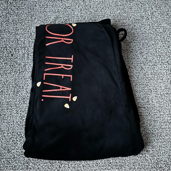 NWT Rae Dunn ‘Trick or Treat’ Velvet Joggers - Picture 9 of 9